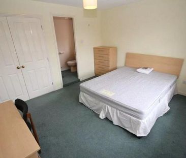 6 bedroom detached house to rent - Photo 4