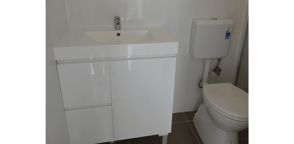 BATHURST -GREAT FOR STUDENT OR COUPLES - Photo 2