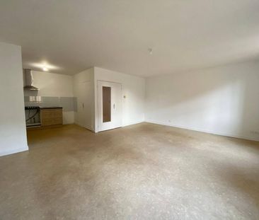 Location appartement rénové 6 pièces 114.24 m² à Bourg-de-Péage (26... - Photo 1