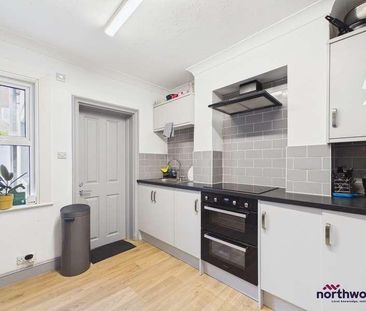 Sidley Road, Redoubt, Eastbourne, BN22 - Photo 4