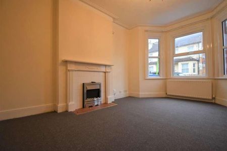 St Georges Road, Aldershot, Hampshire, GU12 - Photo 4