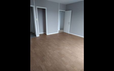 Location Appartement 4 pièces 73 m² Le Blanc - Photo 2