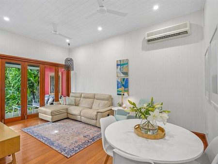 STUNNING FRESHWATER QUEENSLANDER WITH SPARKLING POOL - Photo 5