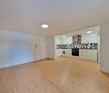 1 bedroom Flat To Let - Photo 3