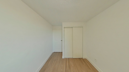 2 Bedroom - Photo 3
