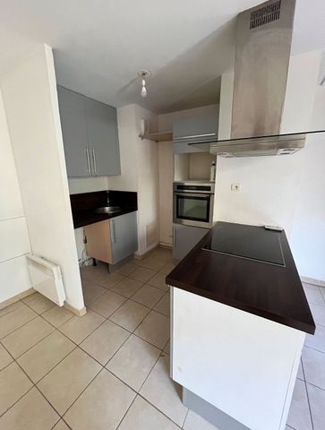 Appartement 2 pièces 56m2 MARSEILLE 2EME 947 euros - Photo 4