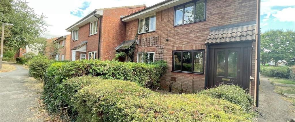 2 bedroom semi-detached to rent Sharman Walk, Bradwell, MK13 9EE - Photo 1