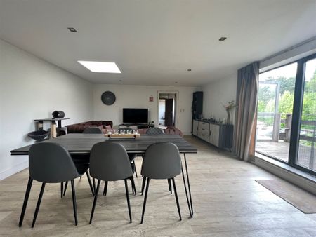 RUIM APPARTEMENT MET 2 SLAAPKAMERS, TERRAS, TUIN EN 2 AUTOSTAANPLAATSEN - Photo 4