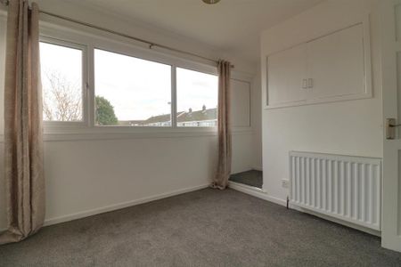 2 bedroom end of terrace house to rent - Photo 3