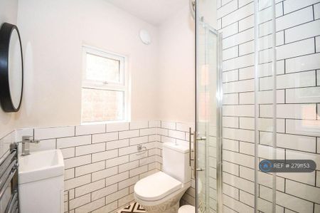 1 bedroom in a house share to rent - Photo 4