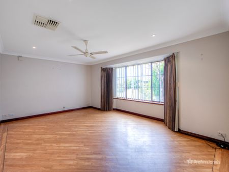 3 Falcon Close, Ballajura WA 6066 - Photo 2