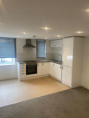 2 bedroom ground floor flat to rent - Photo 1