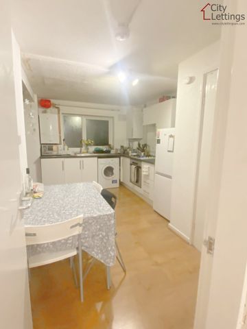 3 Bedroom Flat - Photo 4