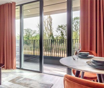 Fully-furnished, south-facing studio apartment - Photo 2