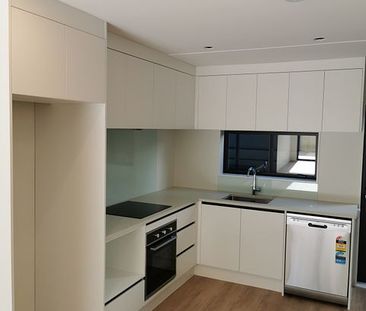 Nearly new Terrace house with north facing... - Photo 6