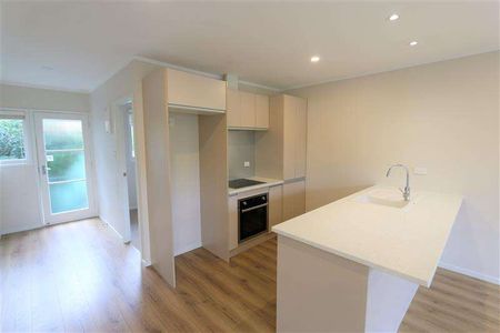 3 Bedrooms Unit in Epsom - Photo 5