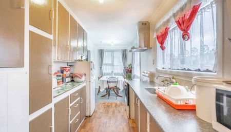 Three bedroom home in Otara! - Photo 2