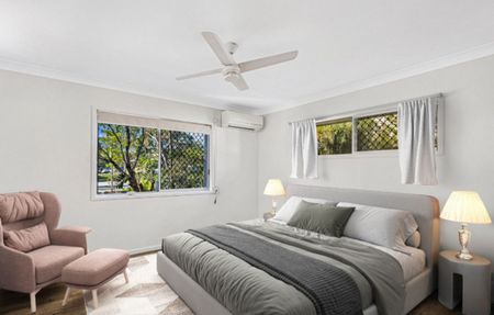 Spacious 4 bedroom home with dual living space - Photo 2