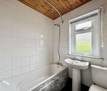 Turnshaw Avenue, Kirkburton, Huddersfield, HD8 - Photo 1