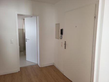 Renovierte 3 Zimmerwohnung mit schicker Einbauküche in zentraler Lage in Welschneudorf! - Photo 2