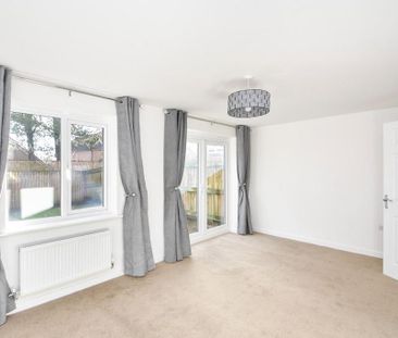 4 bedroom semi-detached house to rent - Photo 3