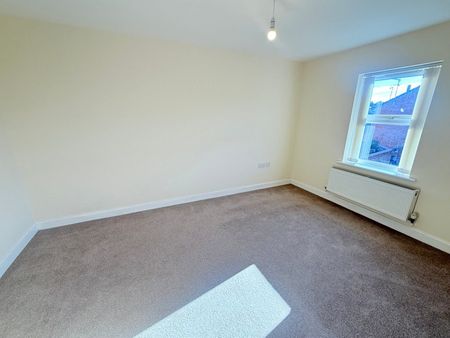 Chaucer Court, East Reach, Taunton - Photo 2