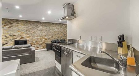 Character Apartment - Fully Furnished - Photo 5