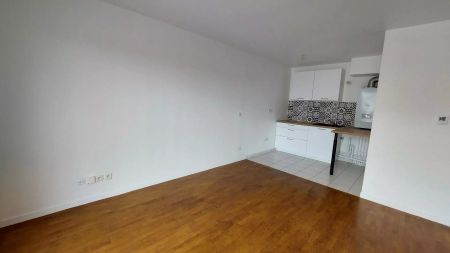 location Appartement T2 DE 43.44m² À ELANCOURT - Photo 3