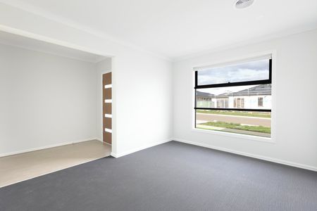 FAMILY HOME IN ALFREDTON!! - Photo 3