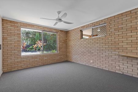 Lowset Family Home in perfect location - Photo 5