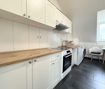 Hochwertig möblierte Altbau-Dachgeschosswohnung in unmittelbarer Ma... - Photo 5