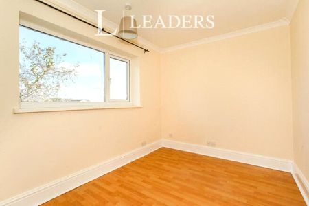 4 bedroom house to rent Como Place, Newcastle, ST5 - Photo 2