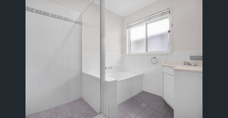 Charming 3 Bedroom Home in Sought-After Manly Location - Photo 4