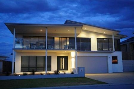 Luxury Beachside Living - Photo 3