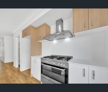 Brand New 4 Bedroom Family Home! - Photo 6