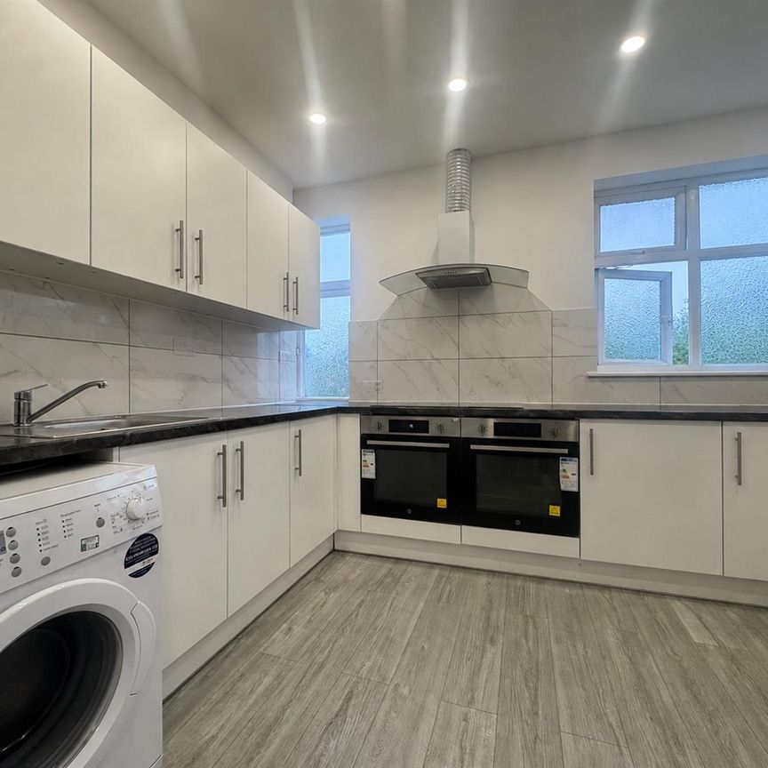 Hook Rise North, Surbiton KT6, London - Photo 1