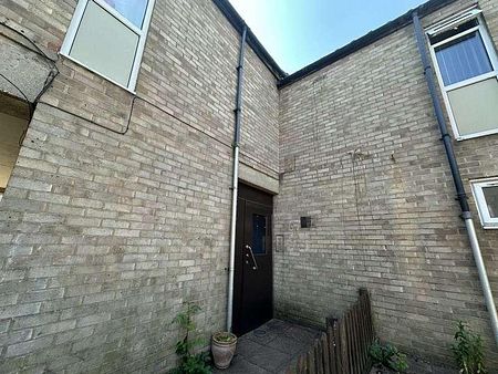 Holyrood Walk, Corby, NN18 - Photo 2