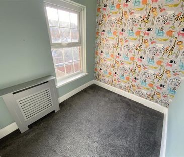 3 bedroom end of terrace house to rent - Photo 2