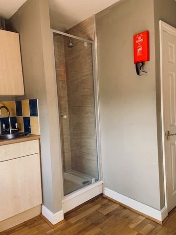 Studio Flat, Elsham Road, W14 - Photo 5