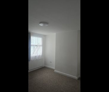 4 Bed Terraced House, Harrow Road, BS4 - Photo 4