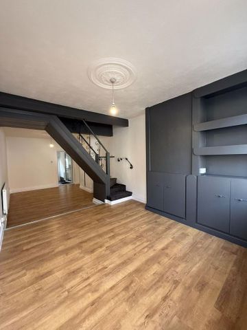 2 bedroom terraced house to rent - Photo 4