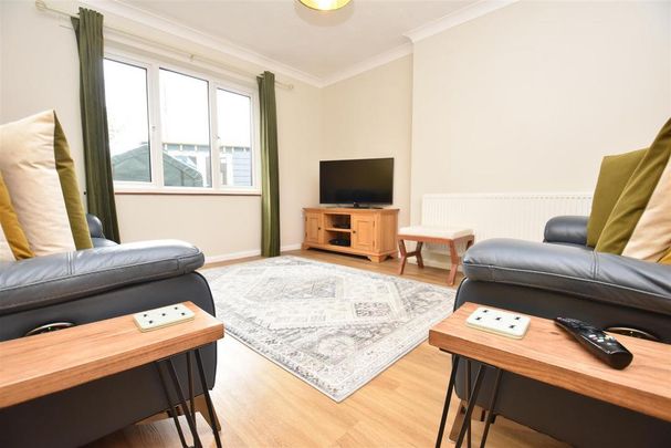 4 bedroom semi-detached house to rent - Photo 1