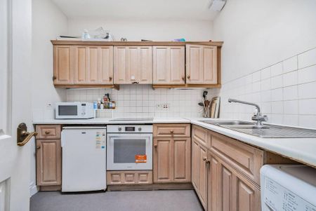 3 bedroom flat to rent - Photo 5