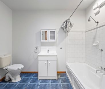 Charming Richmond Living with Private Courtyard - Photo 4