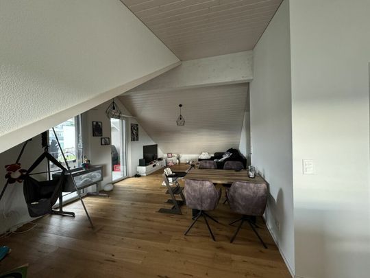 Moderne Dachwohnung in Bettwiesen zu vermieten! - Photo 1