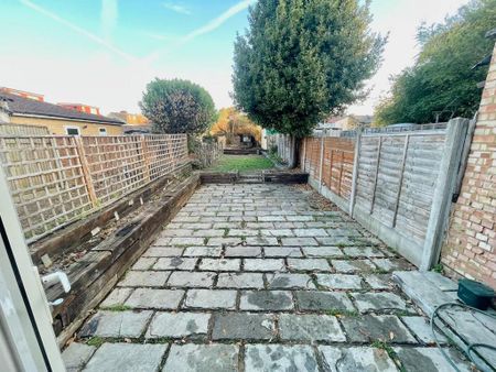 1 bedroom in a house share to rent - Photo 5