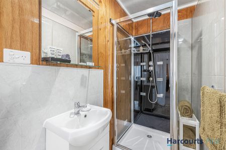 9a Highclere Avenue, Mount Waverley VIC 3149 - Photo 3