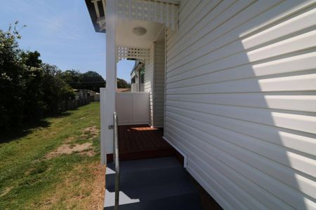 WEATHERBOARD HOME - Photo 5