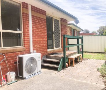 Light-filled Living - 3 Bedroom Townhouse - Photo 3