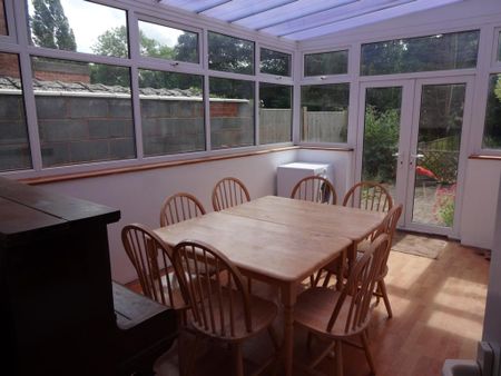 4 bedroom semi-detached house to rent - Photo 3